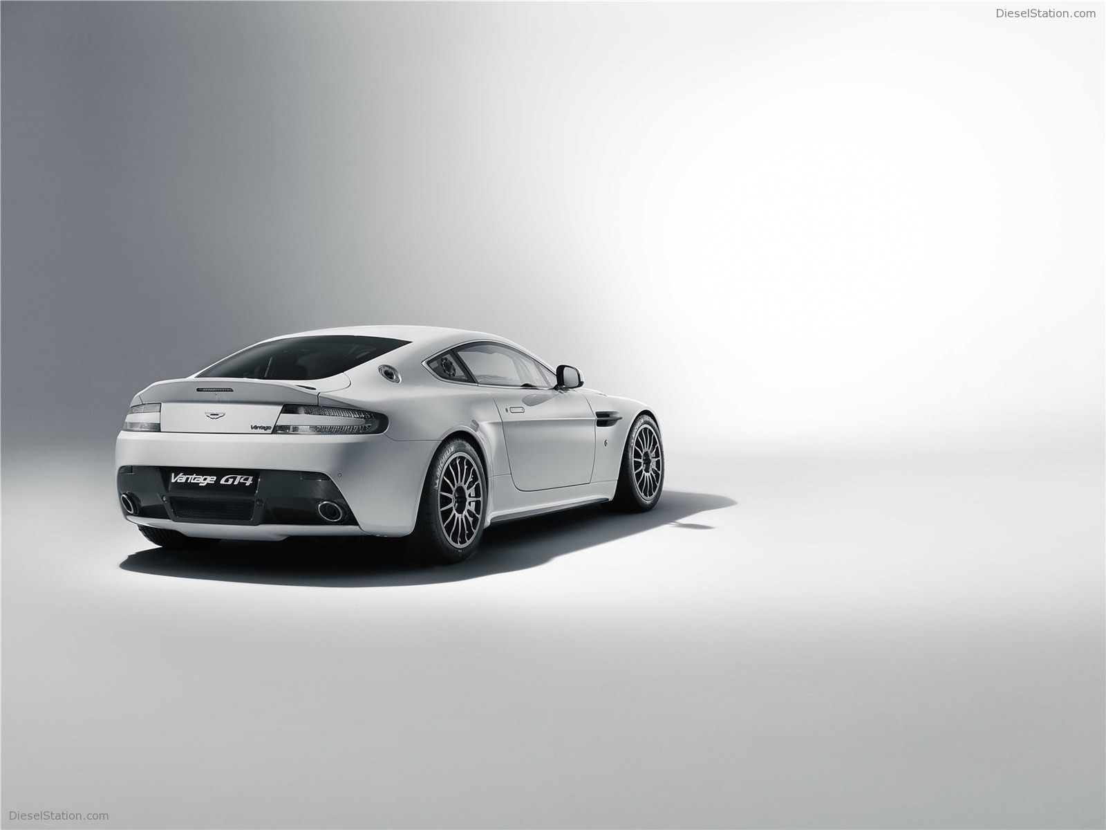 Aston Martin  Vantage GT4 2011